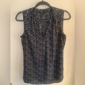 Express Black and White Patterned Sleeveless Blouse Size Medium NWOT